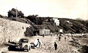 131- Tigzirt sur mer La plage, les villa et la 4cv immatriculee 460 BN 91
